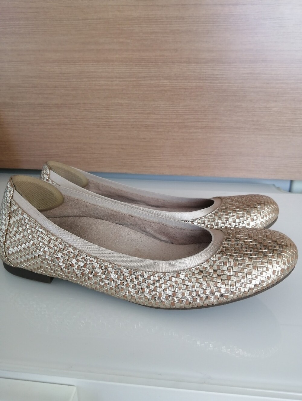 Vionic Anita Woven Leather Flats Gold Finish Comfort Support Insole Size 8